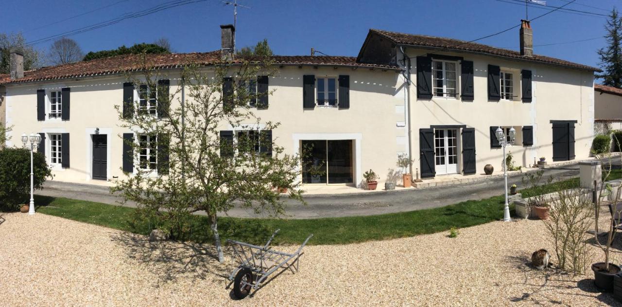 Montismaurelli Bed & Breakfast Montmoreau ภายนอก รูปภาพ